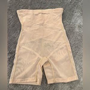 Body shapewear shorts new